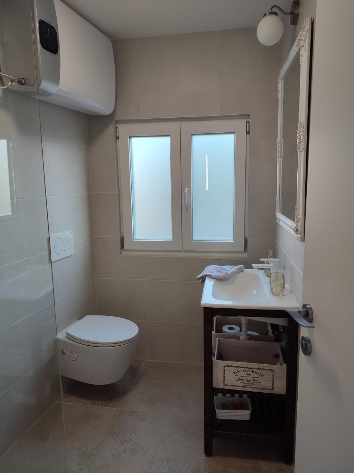 Central Studio Apartment Pula Luaran gambar